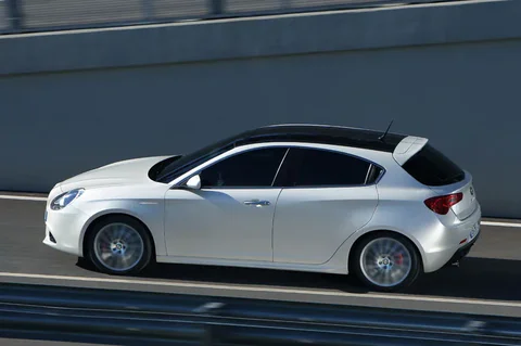 Alfa Romeo Giulietta 2.0 JTDm 140 Progression 2010 view 9