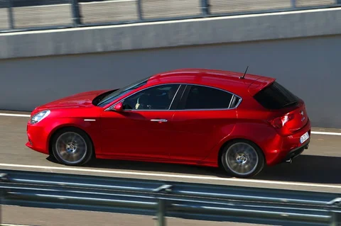 Alfa Romeo Giulietta 2.0 JTDm 140 Progression 2010 view 11