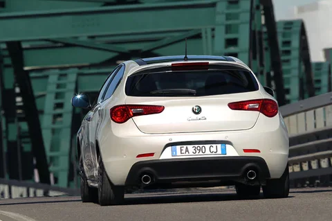 Alfa Romeo Giulietta 2.0 JTDm 140 Progression 2010 view 12