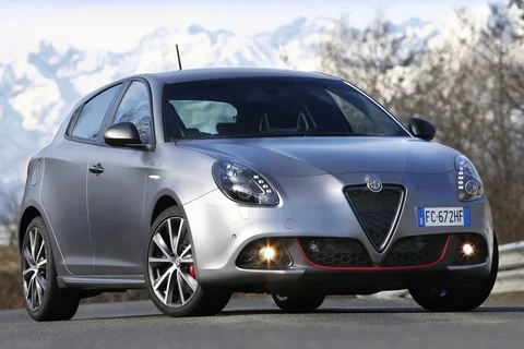 Alfa Romeo Giulietta 2.0 JTDm 150 Super 2016 view 3
