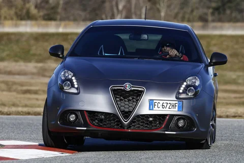 Alfa Romeo Giulietta 2.0 JTDm 150 Super 2016 view 5