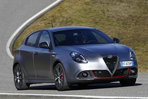 Alfa Romeo Giulietta 2.0 JTDm 150 Super 2016 view 8