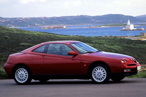 Alfa Romeo GTV 2.0 V6 TB 1995 view 2
