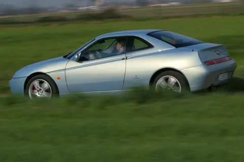 Alfa Romeo GTV 3.2 V6 24V 2003 view 4
