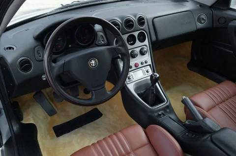 Alfa Romeo GTV 3.2 V6 24V 2003 view 8