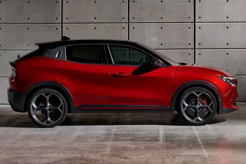 Alfa Romeo Junior Elettrica 2024 view 2