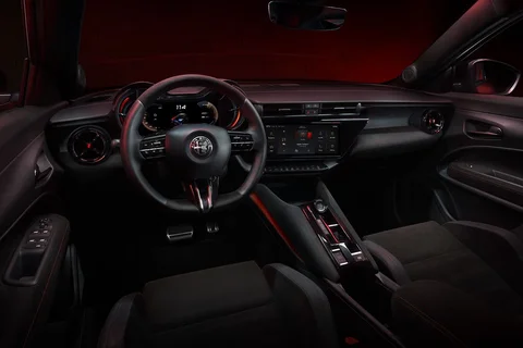 Alfa Romeo Junior Elettrica 2024 view 4