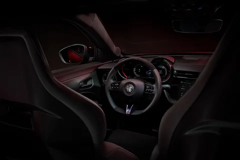 Alfa Romeo Junior Elettrica 2024 view 8