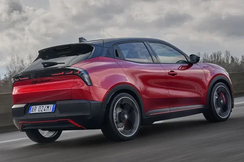 Alfa Romeo Junior Elettrica 2024 view 10