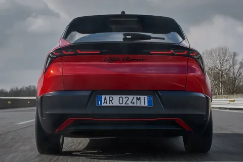 Alfa Romeo Junior Elettrica 2024 view 11