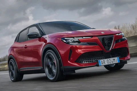 Alfa Romeo Junior Elettrica 2024 view 12