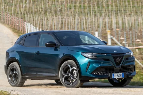 Alfa Romeo Junior Ibrida 2024 view 5