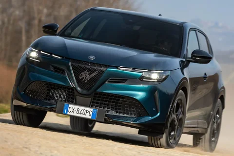 Alfa Romeo Junior Ibrida 2024 view 6