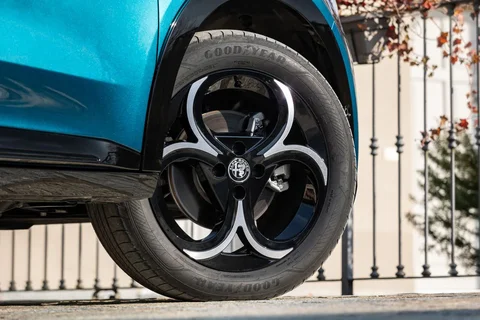 Alfa Romeo Junior Ibrida 2024 view 12