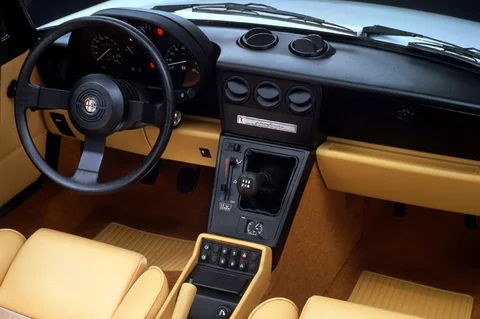 Alfa Romeo Spider 2.0 1990 view 3