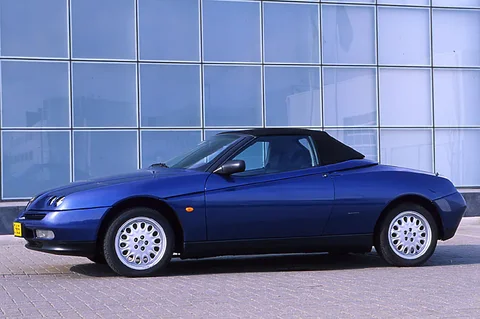 Alfa Romeo Spider 3.0 V6 1995 view 2