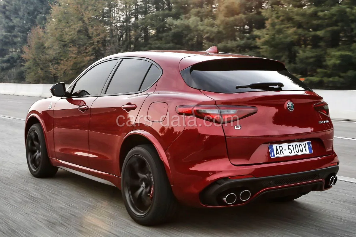Alfa Romeo Stelvio 2.9 V6 AWD Quadrifoglio 2017 front view