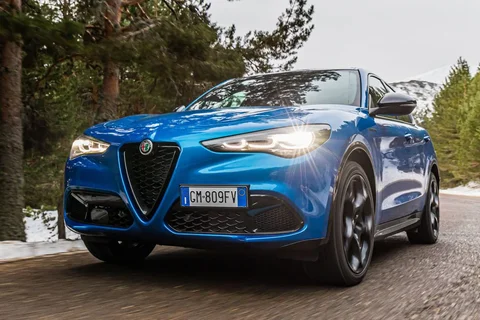 Alfa Romeo Stelvio Quadrifoglio 2023 view 3