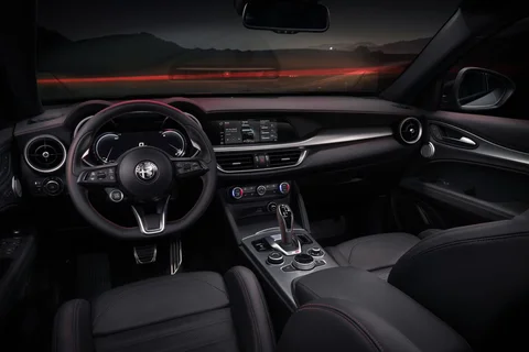 Alfa Romeo Stelvio Quadrifoglio 2023 view 4