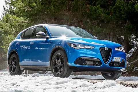 Alfa Romeo Stelvio Quadrifoglio 2023 view 9