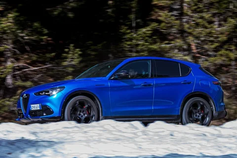 Alfa Romeo Stelvio Quadrifoglio 2023 view 12