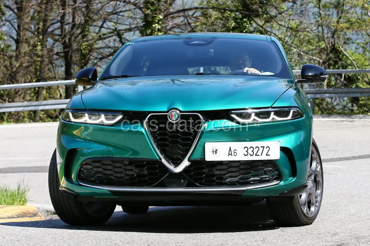 Alfa Romeo Tonale 1.5T Hybrid 160hp Ti 2022 front view