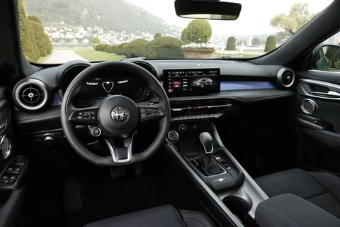 Alfa Romeo Tonale 1.5T Hybrid 160hp Ti 2022 view 2