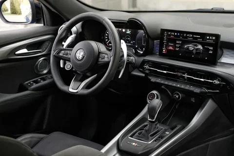 Alfa Romeo Tonale 1.5T Hybrid 160hp Ti 2022 view 5