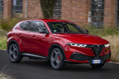 Alfa Romeo Tonale 1.3T Plug-In Hybrid 270hp 2025 view 2