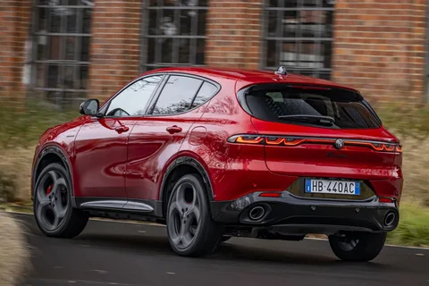Alfa Romeo Tonale 1.3T Plug-In Hybrid 270hp 2025 view 3