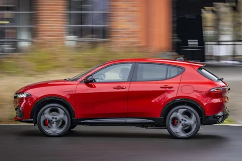Alfa Romeo Tonale 1.3T Plug-In Hybrid 270hp 2025 view 9