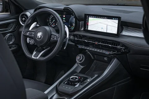 Alfa Romeo Tonale 1.3T Plug-In Hybrid 270hp 2025 view 11