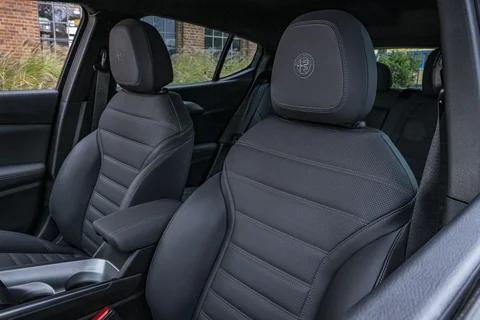 Alfa Romeo Tonale 1.3T Plug-In Hybrid 270hp 2025 view 12