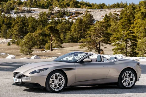 Aston Martin DB11 4.0 V8 Volante 2018 view 3