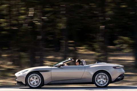 Aston Martin DB11 4.0 V8 Volante 2018 view 6
