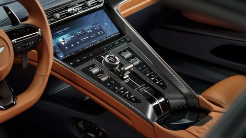 Aston Martin DB12 4.0 V8 Coupé 2024 view 2