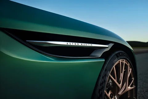 Aston Martin DB12 4.0 V8 Coupé 2024 view 10