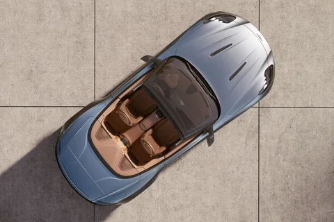 Aston Martin DB12 4.0 V8 Volante 2024 view 3