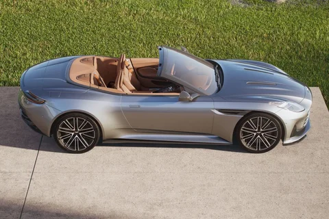 Aston Martin DB12 4.0 V8 Volante 2024 view 12