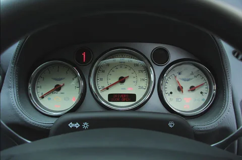 Aston Martin Vanquish V12 Vanquish 2001 view 7