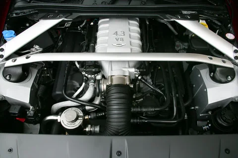 Aston Martin Vantage V8 Vantage 2005 view 11
