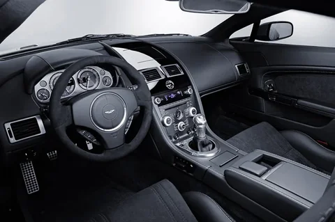 Aston Martin Vantage V12 Vantage Coupé 2010 view 2