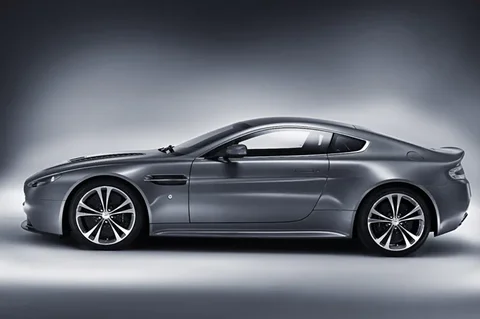 Aston Martin Vantage V12 Vantage Coupé 2010 view 3