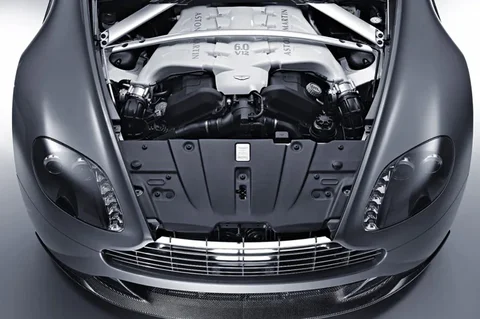 Aston Martin Vantage V12 Vantage Coupé 2010 view 4