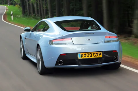Aston Martin Vantage V12 Vantage Coupé 2010 view 6