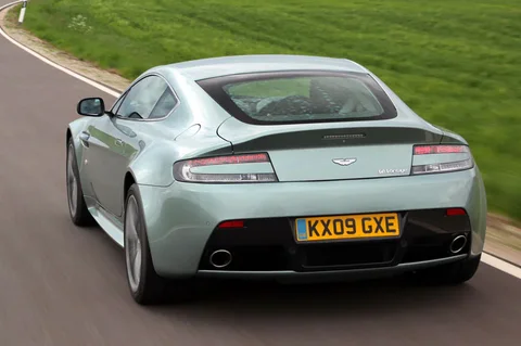 Aston Martin Vantage V12 Vantage Coupé 2010 view 9
