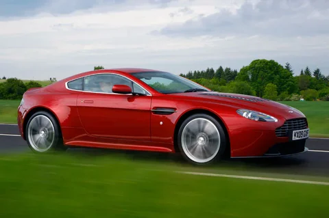 Aston Martin Vantage V12 Vantage Coupé 2010 view 10