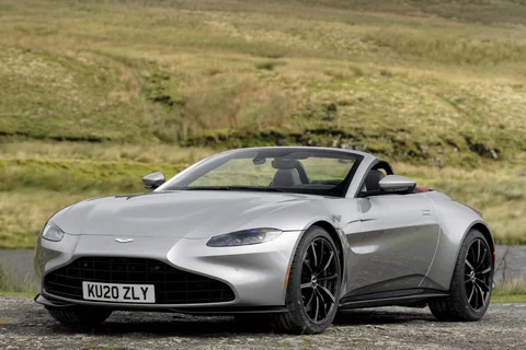 Aston Martin Vantage Roadster 2021 view 4