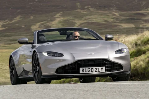 Aston Martin Vantage Roadster 2021 view 5