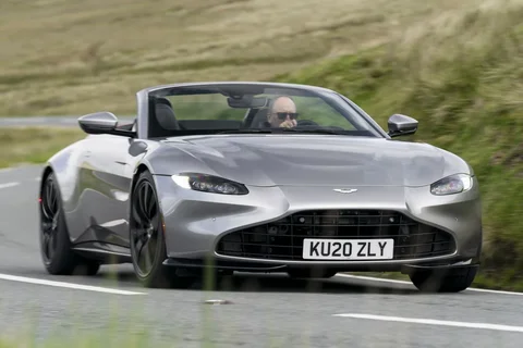 Aston Martin Vantage Roadster 2021 view 9